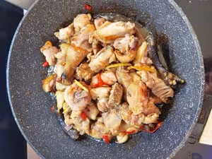 極美味的鮑魚花螺蝦燜雞