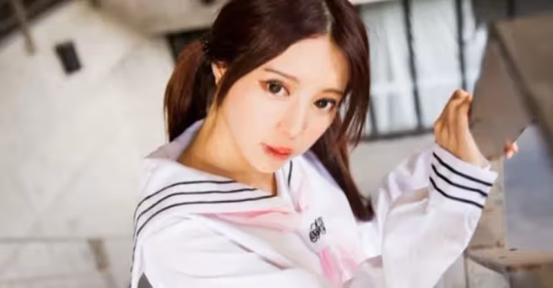 兒媳過門後婆婆哭窮，卻陪嫁小姑30萬，婚禮上被甩臉上一本離婚證