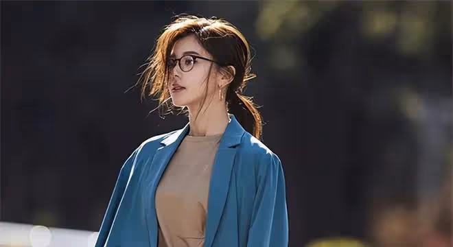職業裝的藍:一段嚮往的通勤路