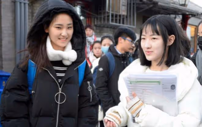 浙傳女生穿高開叉旗袍跳舞引爭議,本人霸氣回懟,獲全體女生認可