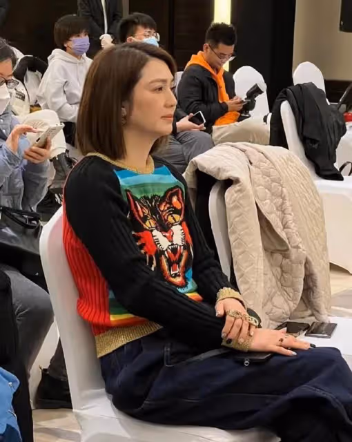 洪欣助陣張丹峰新片!面部憔悴像母子,倆人同台似陌生人好彆扭