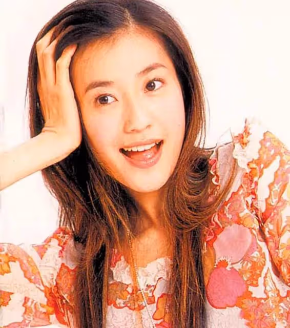 TVB花旦曬全家福拜年!長女病危昏迷十幾天,奇蹟康復迎14歲生日