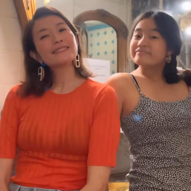 TVB花旦曬全家福拜年！長女病危昏迷十幾天，奇蹟康復迎14歲生日