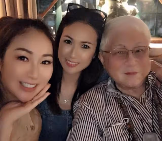 出獄後心情大好！TVB知名男星成功融入富貴女友家，齊齊吃開年飯
