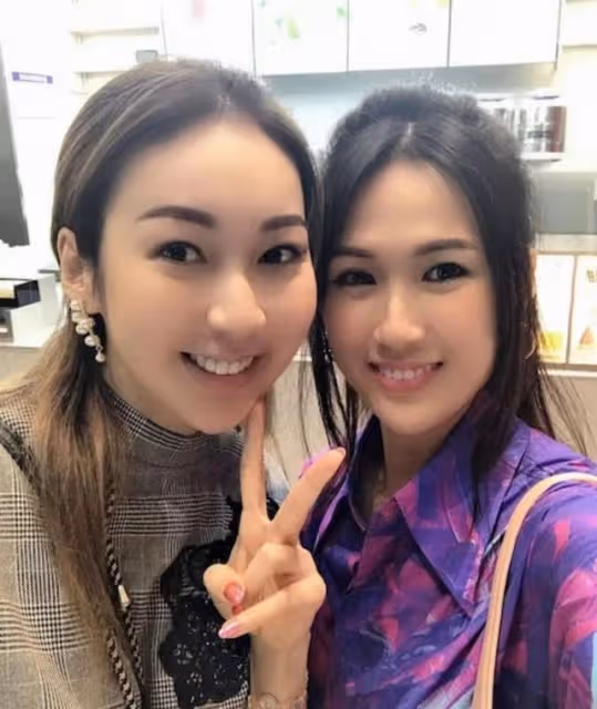 出獄後心情大好！TVB知名男星成功融入富貴女友家，齊齊吃開年飯