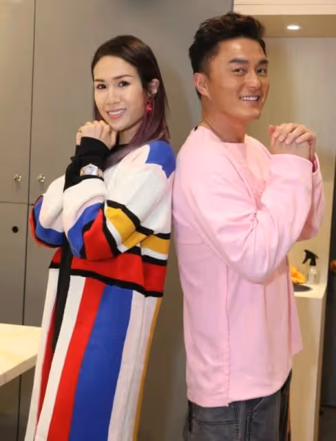 出獄後心情大好！TVB知名男星成功融入富貴女友家，齊齊吃開年飯