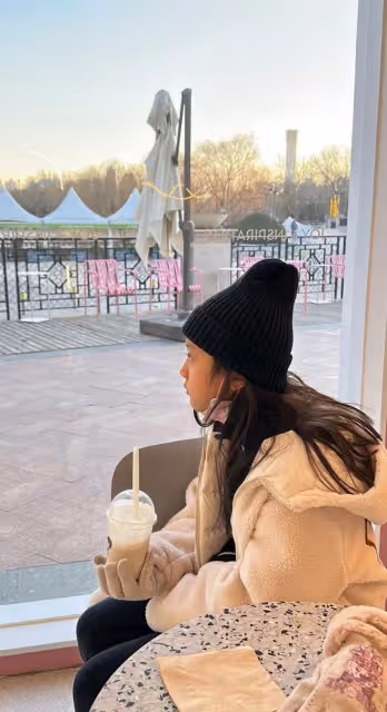 甜馨小號曝光!歐式大雙瓜子臉顏值驚人,曬一家三口似盼父母團圓