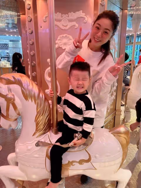 兒女都穿二手衣！四寶媽白家綺育兒3年「只買1件新衣」為母真心話曝光：「背後驚藏持家目的」