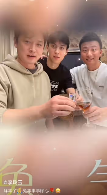 李玲玉全家吃團圓飯!混血兒子高大帥氣狂飲茅台,與洋老公疑分居