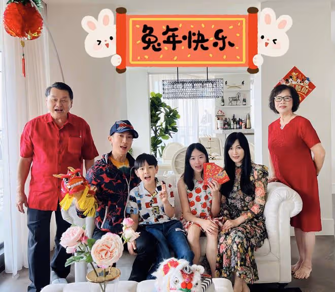 吳尊澳洲過年引爭議,曬全家福一家四口坐沙發,卻讓岳父母站兩側
