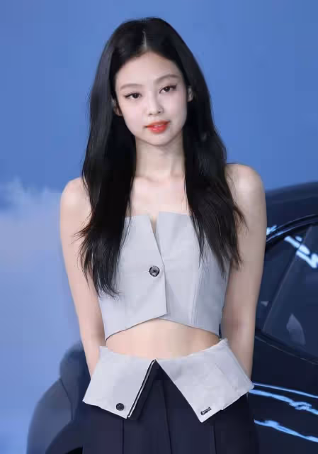 臉蛋天才!Jennie金智妮海報大片釋出,一襲浪漫白裙飄飄當女神