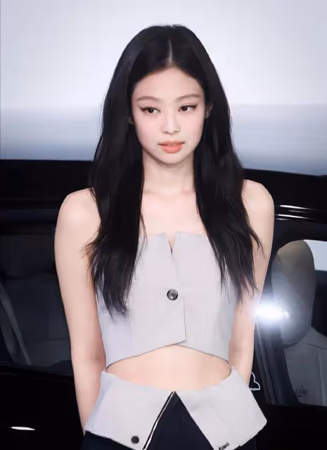 臉蛋天才!Jennie金智妮海報大片釋出,一襲浪漫白裙飄飄當女神