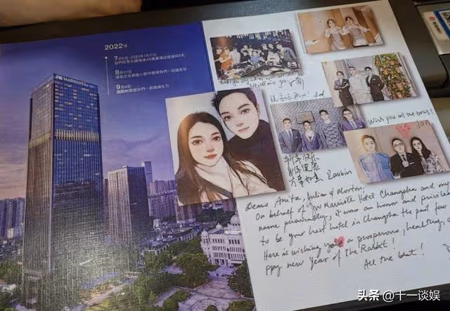 張智霖夫婦回港過年，與酒店員工合影留念，張智霖被贊凍齡