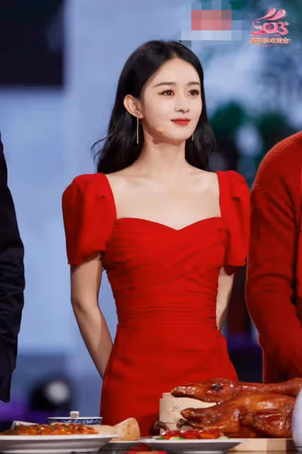 四代小花同台比美!趙麗穎露香肩,毛曉彤秀身材,娜扎美到發光