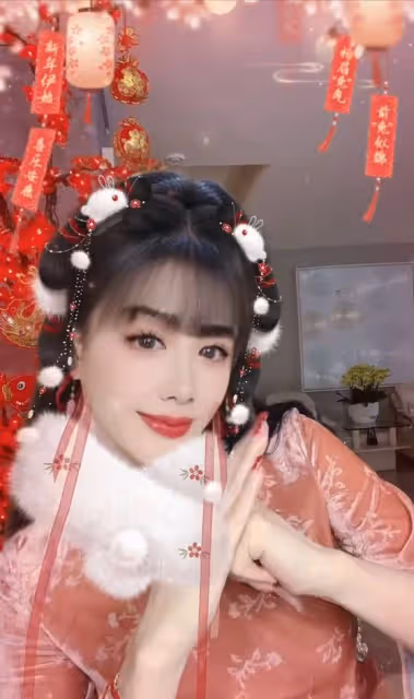 52歲不老女神穿裸色緊身衣跳健康操,三角區明顯網友直呼好尷尬