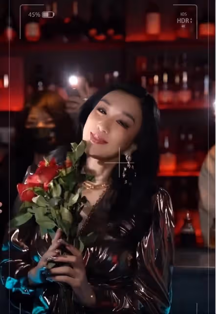 52歲不老女神穿裸色緊身衣跳健康操,三角區明顯網友直呼好尷尬