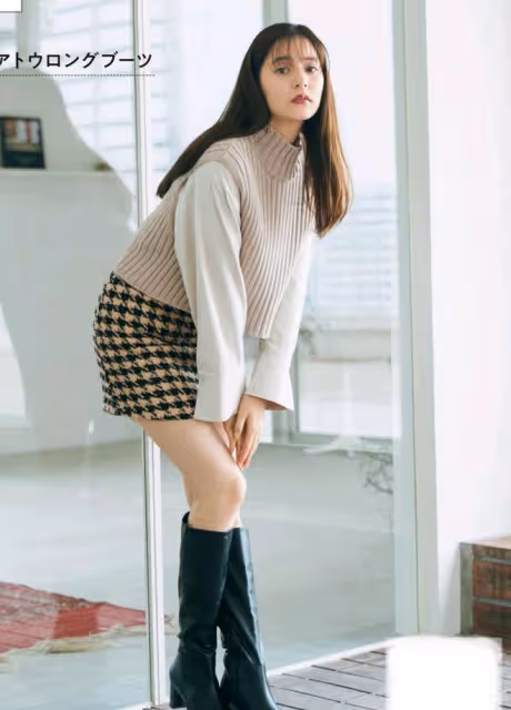 入冬才發現:裙子不要再配運動鞋了!搭配長筒靴子,又美又帥