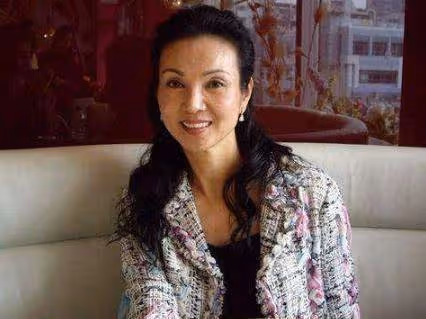 謝玲玲:24歲隱退嫁豪門,老公卻愛上王祖賢失婚收場,如今靠自己創造上億身家,5子女相伴左右