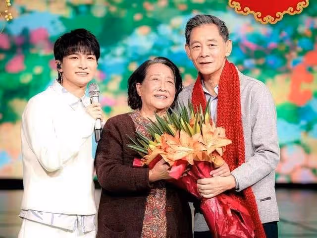 兔年春晚6個冷知識:廣告滿天飛,觀眾都不戴口罩,兔與花有深意