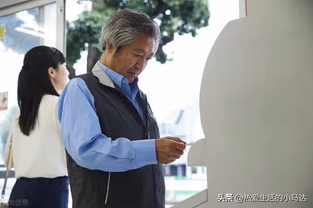 一場大病後讓我明白:晚年守好這三樣東西,遠比依靠兒女更管用!