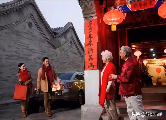 兒子給丈母娘2000元年貨,母親:家裡咋不買,兒媳:過年又不回家