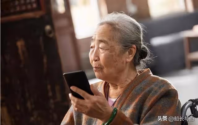 兒子給丈母娘2000元年貨,母親:家裡咋不買,兒媳:過年又不回家