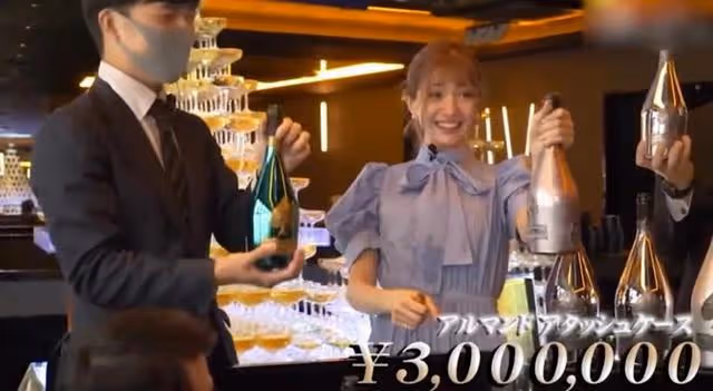我，今年21歲，已從業3年，每晚業績百萬以上，連店長都眼紅