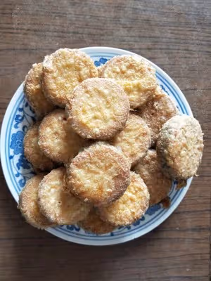 【綠豆餅】充滿童年回憶的酥炸綠豆車輪餅（附簡易自製炒綠豆餡做法）