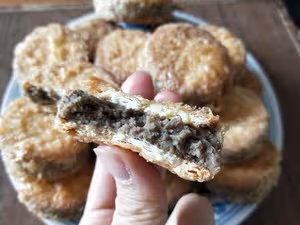 【綠豆餅】充滿童年回憶的酥炸綠豆車輪餅（附簡易自製炒綠豆餡做法）