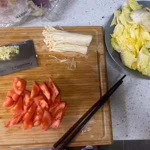 營養豐富的番茄金針菇娃娃菜