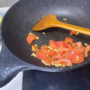 營養豐富的番茄金針菇娃娃菜