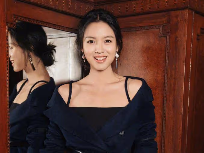 35歲的她拒絕豪門嫁給愛情,如今越來越有氣質