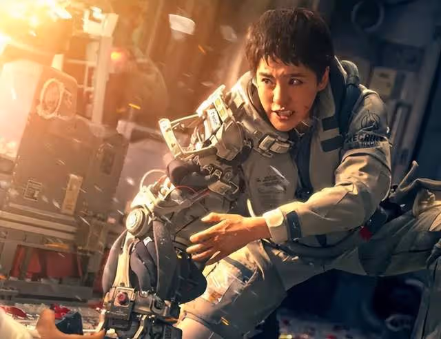 王智《流浪地球2》演技炸裂,立馬加吳京佟麗婭微信,原因夠笑三天