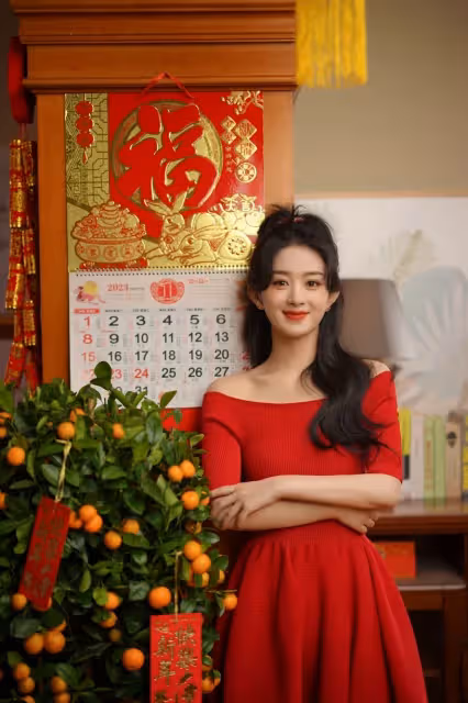陸劇15位女星春節新造型!趙麗穎&楊紫&熱巴PK同款紅裙,唐嫣倪妮港風美翻,她意外驚豔