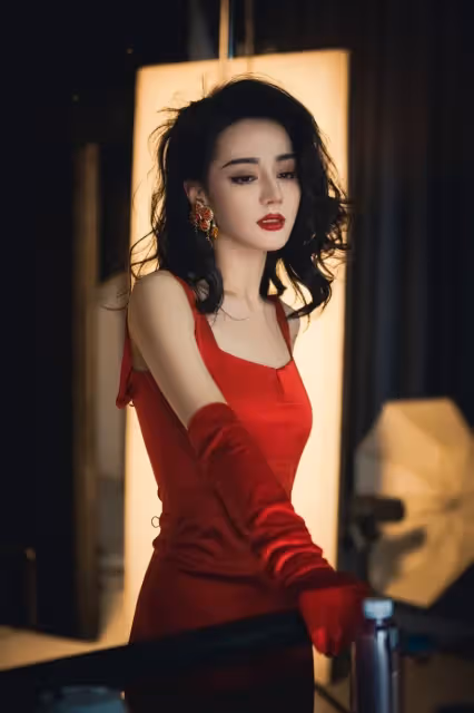 陸劇15位女星春節新造型!趙麗穎&楊紫&熱巴PK同款紅裙,唐嫣倪妮港風美翻,她意外驚豔