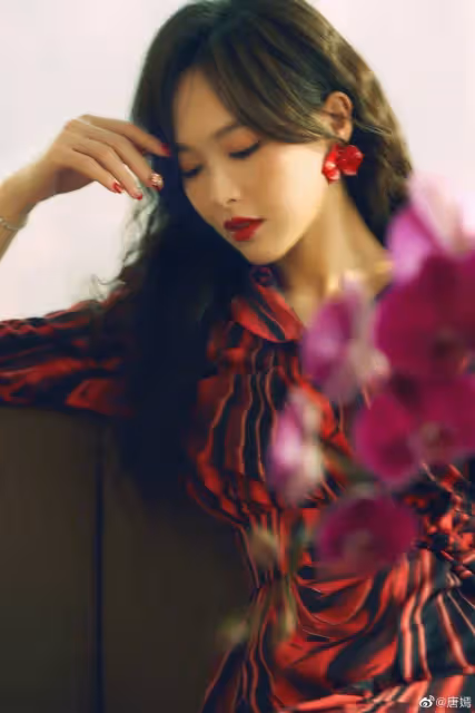 陸劇15位女星春節新造型!趙麗穎&楊紫&熱巴PK同款紅裙,唐嫣倪妮港風美翻,她意外驚豔