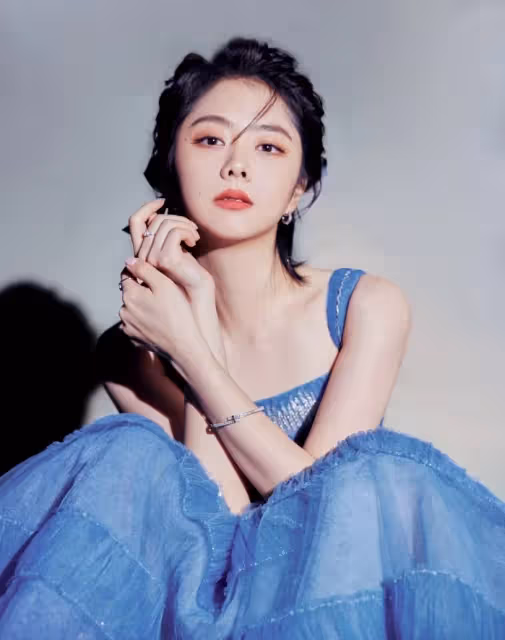 陸劇15位女星春節新造型!趙麗穎&楊紫&熱巴PK同款紅裙,唐嫣倪妮港風美翻,她意外驚豔