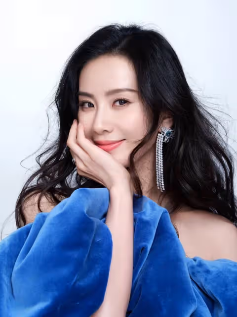 陸劇15位女星春節新造型!趙麗穎&楊紫&熱巴PK同款紅裙,唐嫣倪妮港風美翻,她意外驚豔