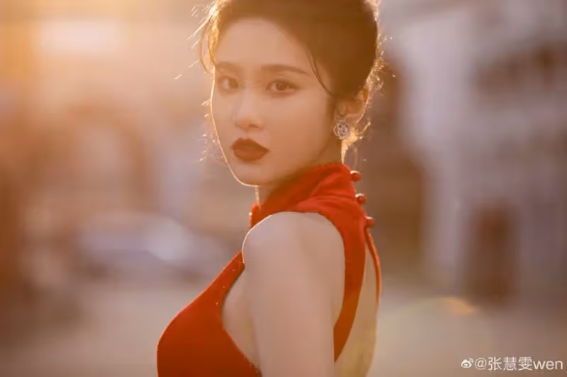 陸劇15位女星春節新造型!趙麗穎&楊紫&熱巴PK同款紅裙,唐嫣倪妮港風美翻,她意外驚豔