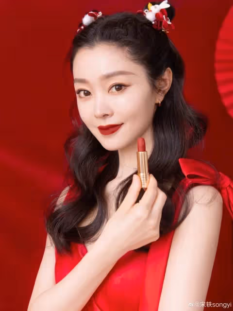 陸劇15位女星春節新造型!趙麗穎&楊紫&熱巴PK同款紅裙,唐嫣倪妮港風美翻,她意外驚豔
