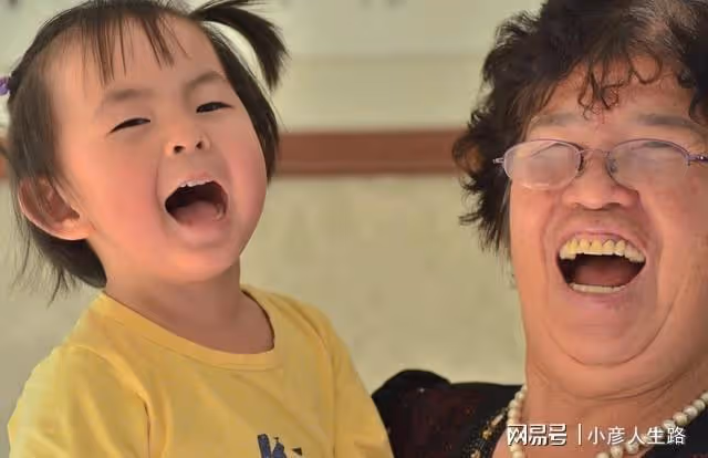 「今後不要把外孫放我家了」,外公的話,讓年輕人陷入反思