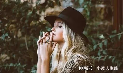 年終獎剛拿到手就被母親「哭窮」,女兒落淚:32歲的我,沒有家
