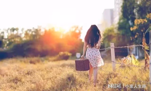 年終獎剛拿到手就被母親「哭窮」，女兒落淚：32歲的我，沒有家