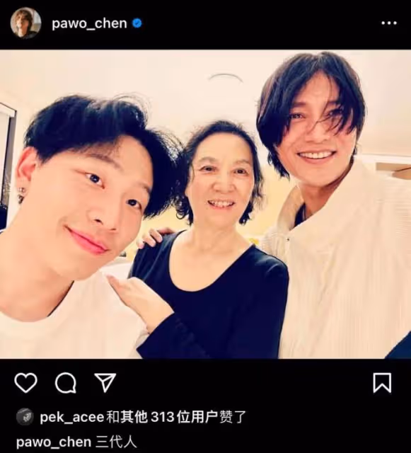 陳坤大年初三送兒子出國留學,在機場拍全家福,祖孫三代笑著告別