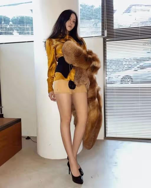 人間腿精!南韓「性感女星」大曬照片!「S型極致」身材刷爆全網