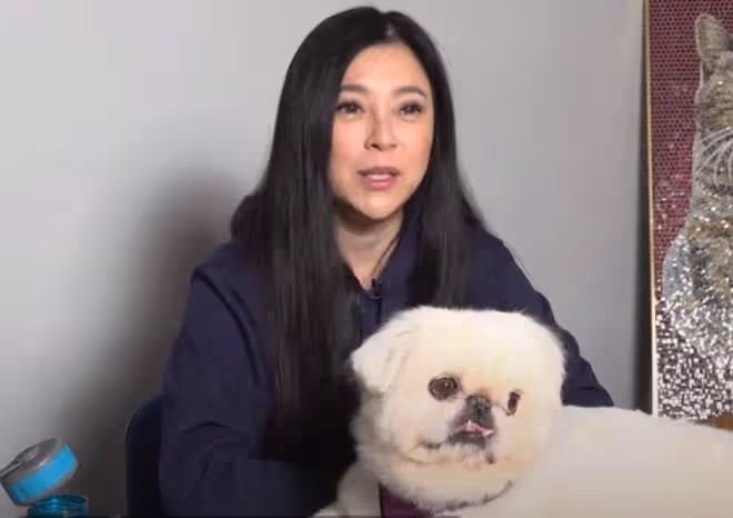 52歲傅明憲現身廟裡,舉比人高的香虔誠祈福,豪門夢碎後單身多年