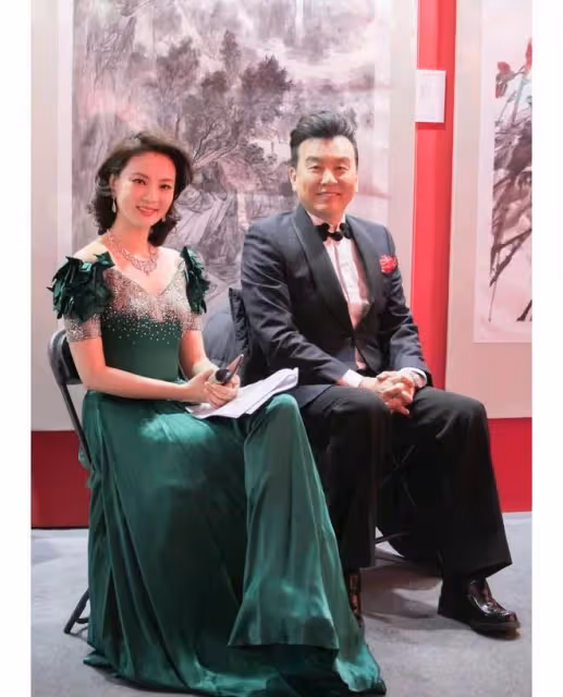75後央視女主持高顏值獲贊,國泰民安臉再引追捧,曾三登春晚