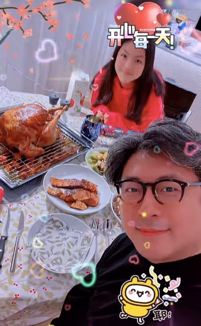 王岳倫飛英國陪女兒過春節，曬父女溫情合影，王詩齡身高直追爸爸