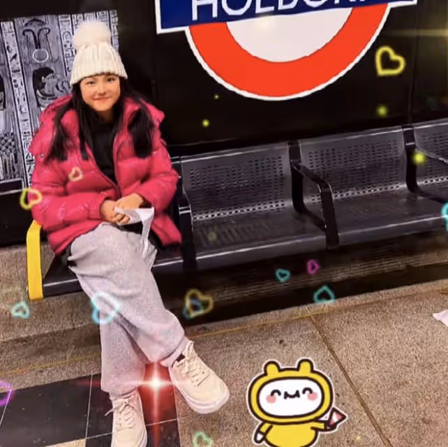 王岳倫飛英國陪女兒過春節,曬父女溫情合影,王詩齡身高直追爸爸