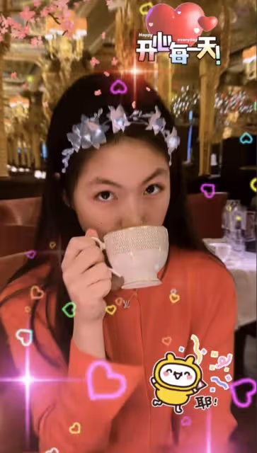 王岳倫飛英國陪女兒過春節,曬父女溫情合影,王詩齡身高直追爸爸